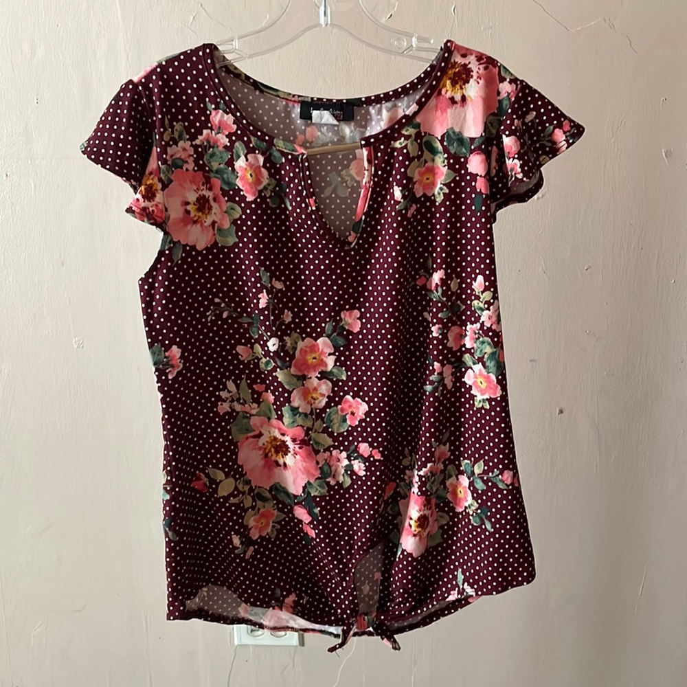Maroon, white polka dot floral top. Perfect top for this upcoming spring!